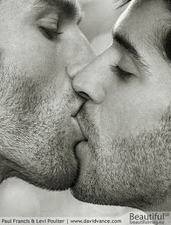 Friday Guys – Kissing Paul